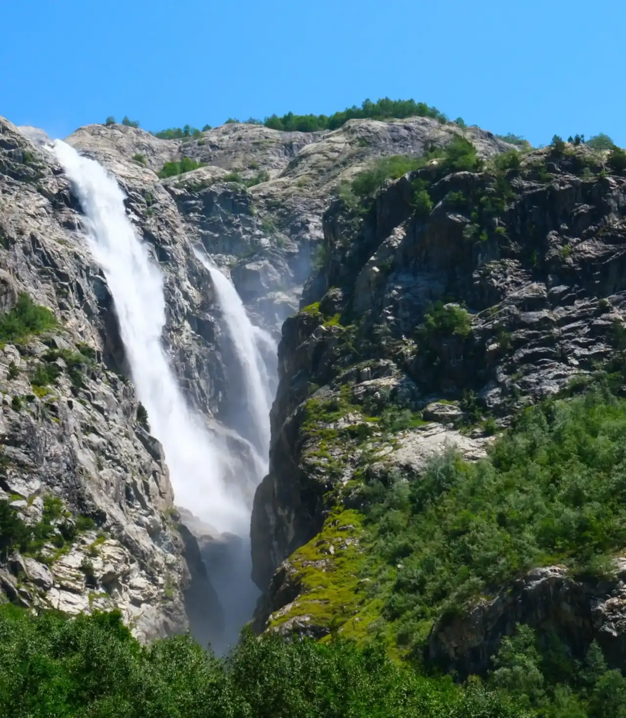 Swdurgwa Şelalesi Premium Gürcistan Bsatum Svaneti Mestia Turu Macerası: Batum, Mestia, Ushguli ve Svaneti Turu Gökyüzü