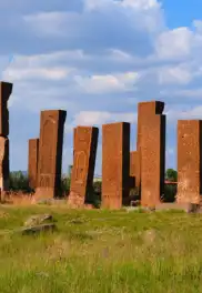 Sütunlar ve gökyüzü