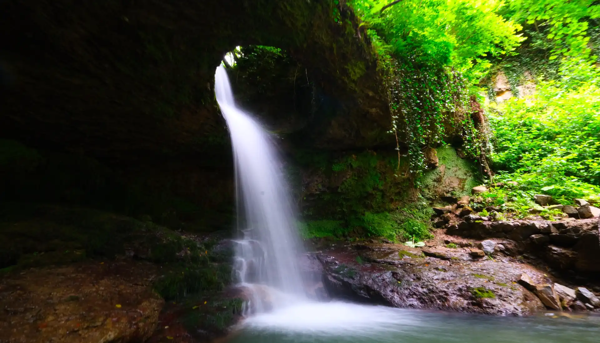 Trans Yayla Turu Akan Su
