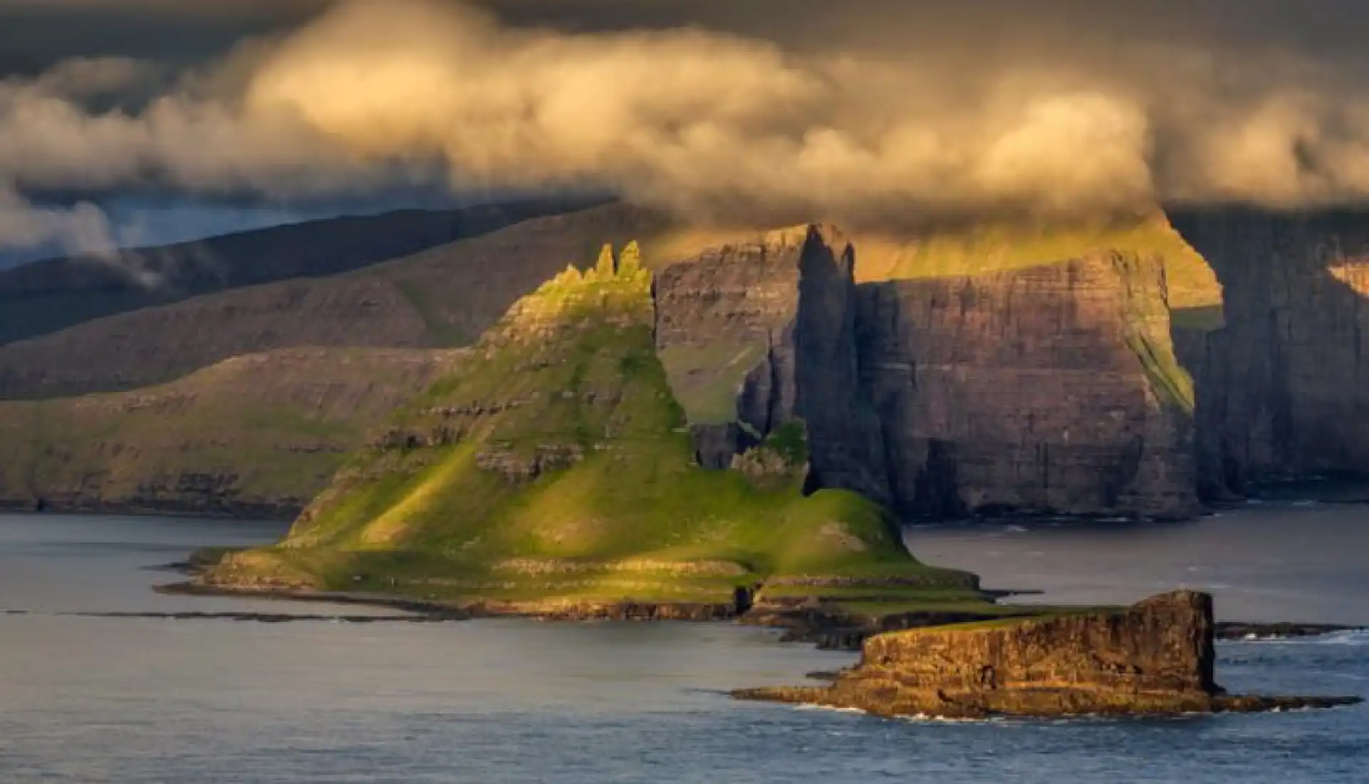Kuzeyin Rüya Adaları 1: Faroe Adaları Sisli Dağlar
