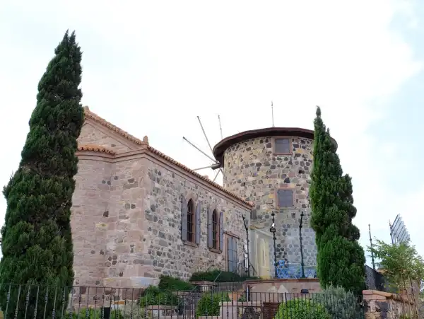 Kaz Dağları Trekking Turu Ağaçlar ve Bina