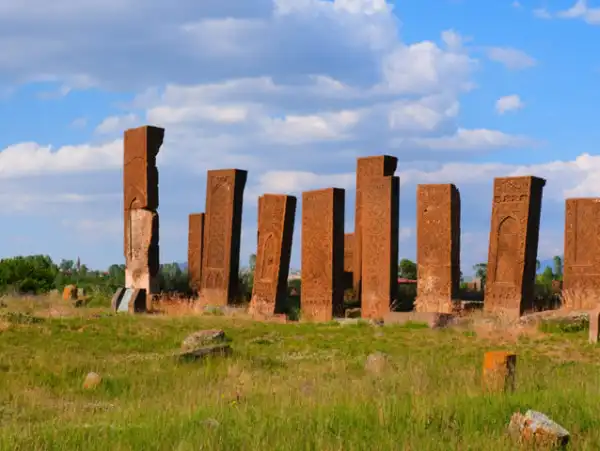 Sütunlar ve gökyüzü