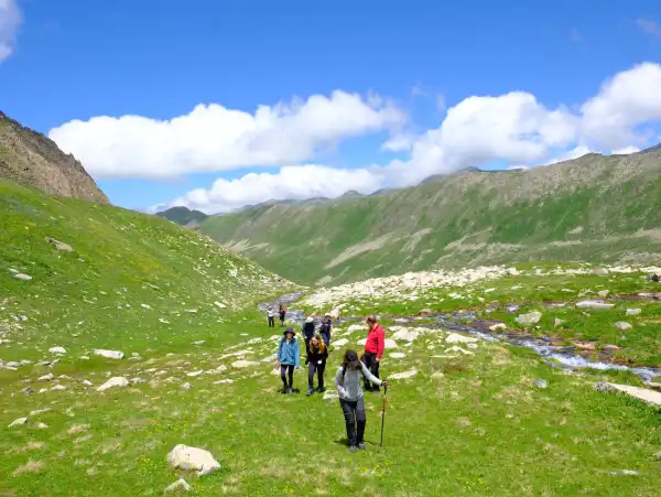Premium Doğu Karadeniz Turu (4 Gece 5 Gün) Ekip Yürüyüşü