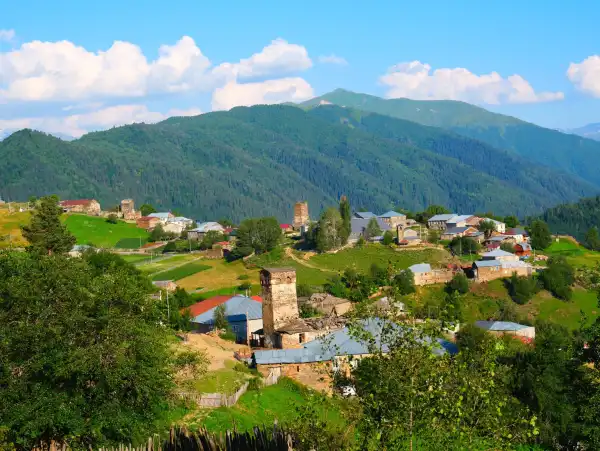 Özgün Gürcü Köyleri Gürcistan Macerası: Batum, Mestia, Ushguli ve Svaneti Turu Köy Manzarası