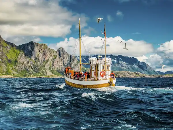 Kuzeyin Rüya Adaları 3: Norveç Lofoten Adaları Turu Norveç Lofoten Adaları Denizde Gemi