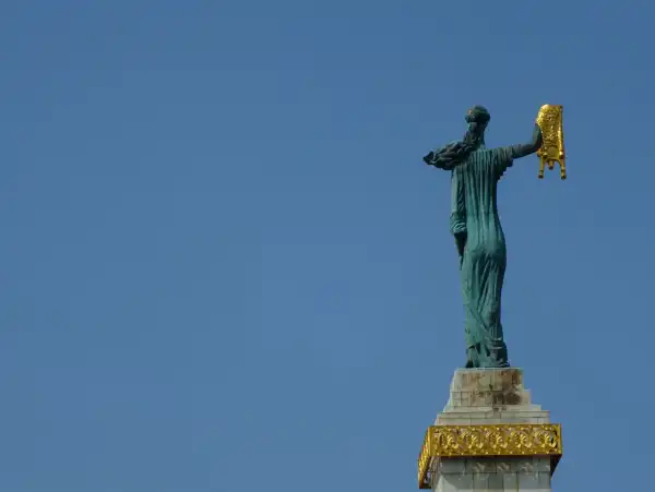 Batum Şehir Merkezi Premium Gürcistan Bsatum Svaneti Mestia Turu Macerası: Batum, Mestia, Ushguli ve Svaneti Turu Gökyüzü