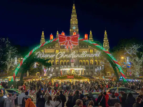 Viyana · Bratislava · Budapeşte Noel Pazarı Turu Viyana · Bratislava · Budapeşte Noel Pazarı Turu