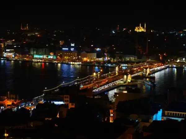 Şehrin Gece Hali - Beyoğlu Galata Pera Şehrin Gece Hali - Beyoğlu Galata Pera