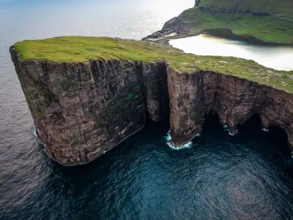 Kuzeyin Rüya Adaları 1: Faroe Adaları Turu Kuzeyin Rüya Adaları 1: Faroe Adaları Falez