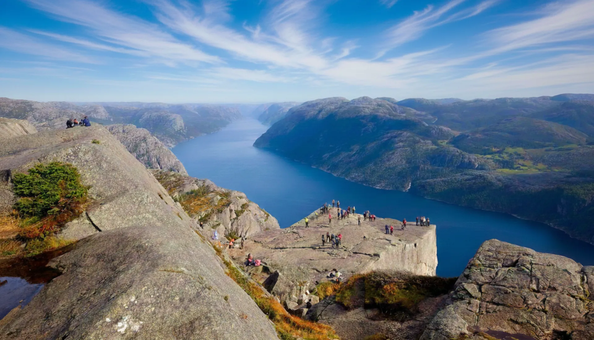 ノルウェーのフィヨルドとプレーケストーレンツアー