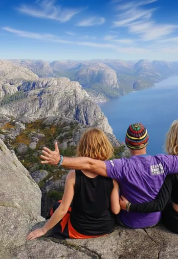 ノルウェーのフィヨルドとプレーケストーレンツアー