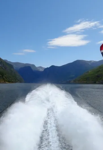 ノルウェーのフィヨルドとプレーケストーレンツアー