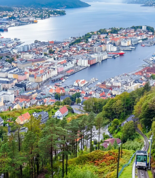 ノルウェーのフィヨルドとプレーケストーレンツアー