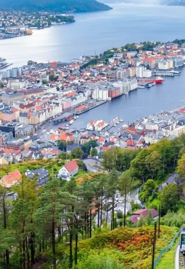 ノルウェーのフィヨルドとプレーケストーレンツアー