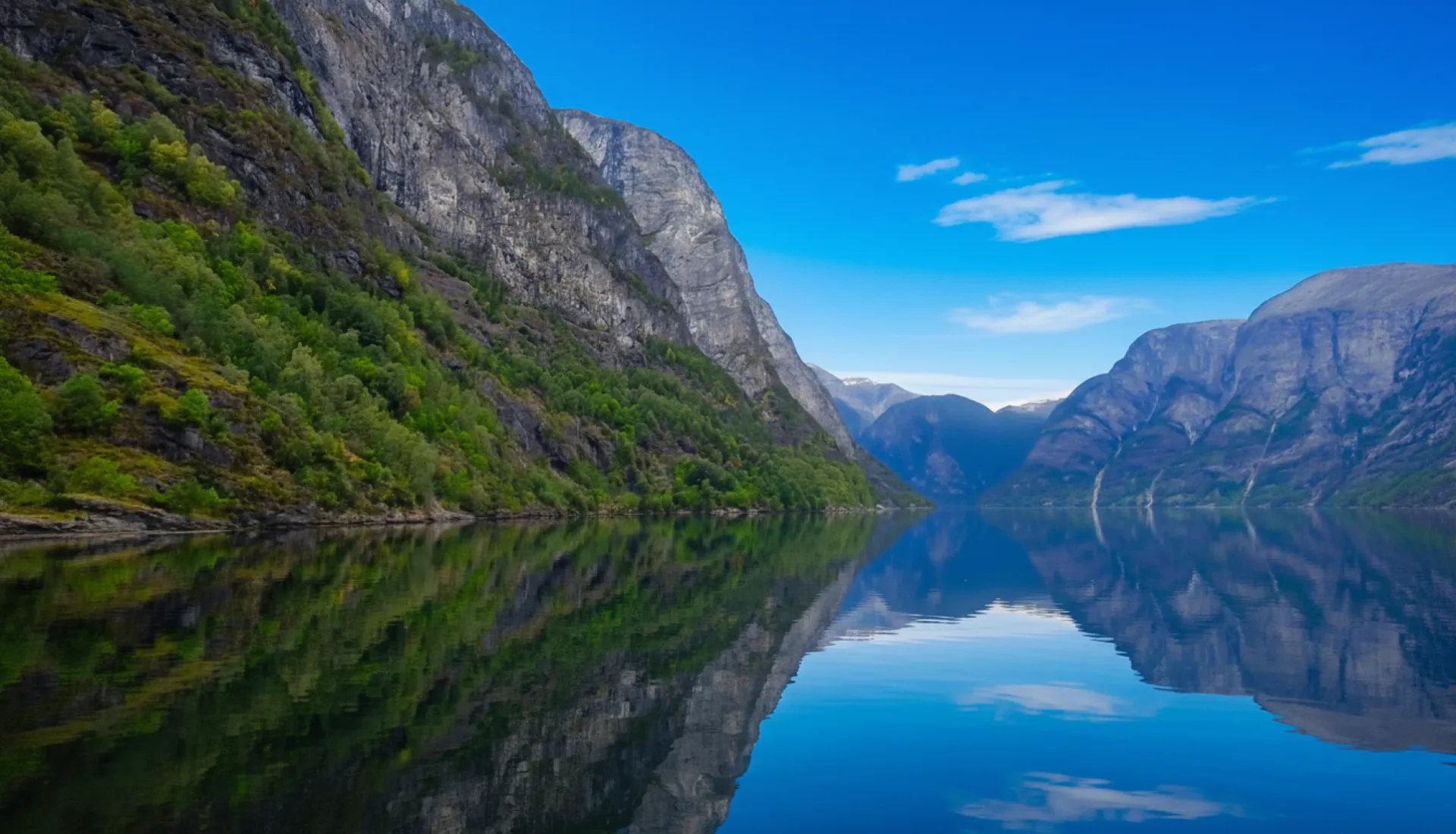 ノルウェーのフィヨルドとプレーケストーレンツアー