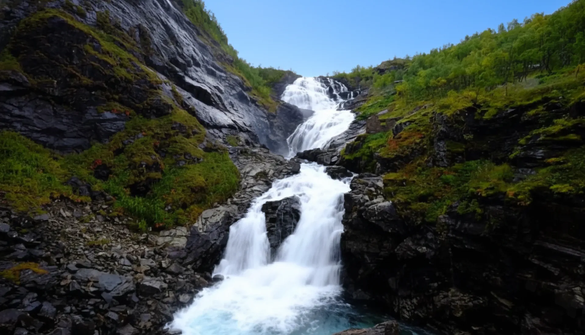 ノルウェーのフィヨルドとプレーケストーレンツアー