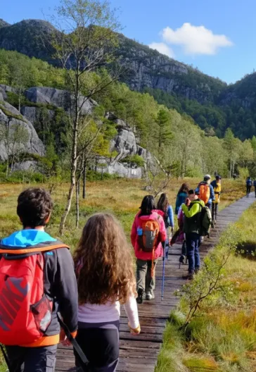 ノルウェーのフィヨルドとプレーケストーレンツアー