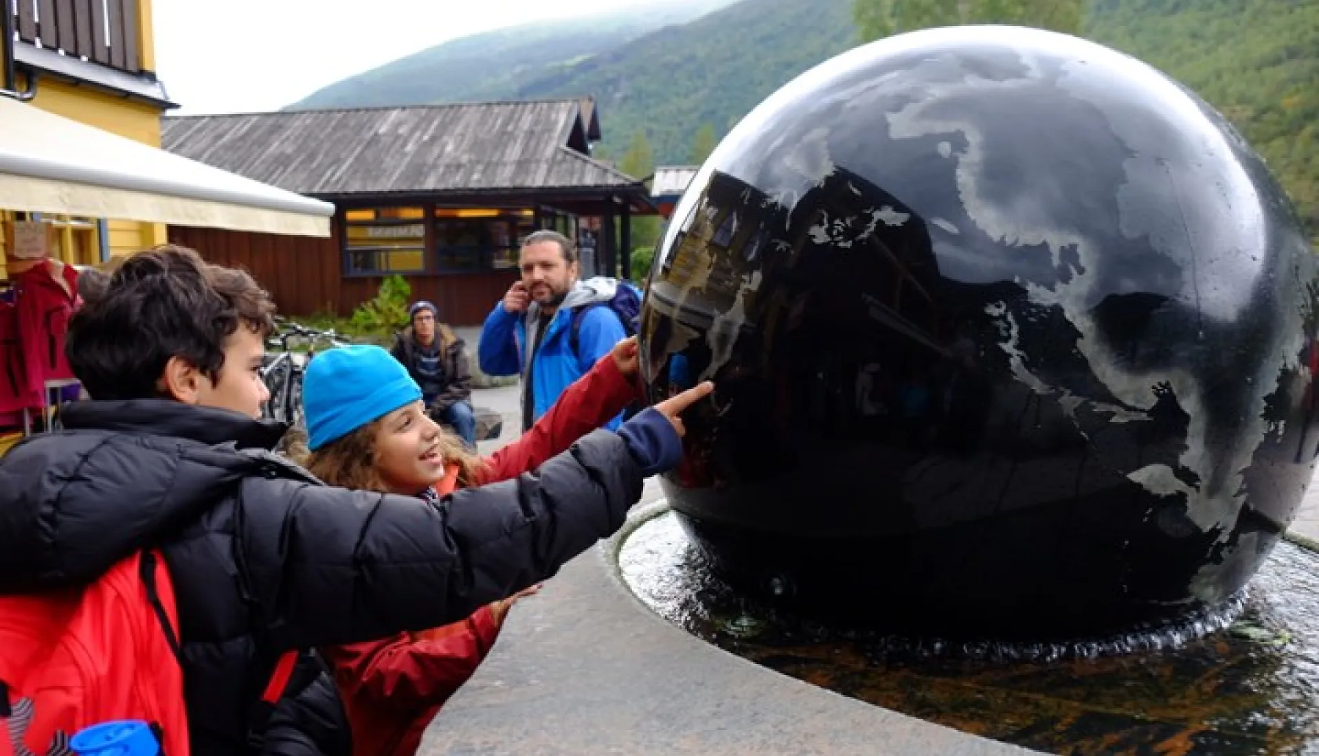 Norveç Fiyortları ve Preikestolen Turu