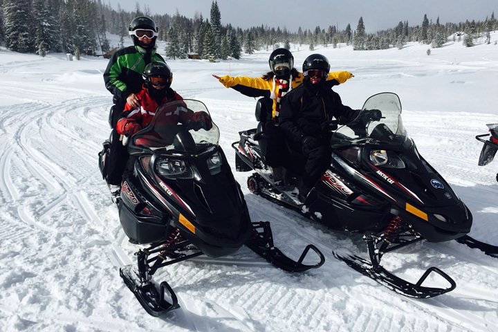 snowmobiling-137599311
