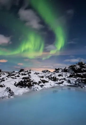 飛行機で行くアイスランド北極光ツアー（4泊5日）