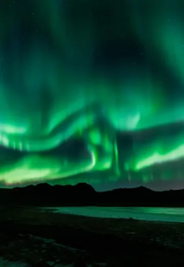 飛行機で行くアイスランド北極光ツアー（4泊5日）