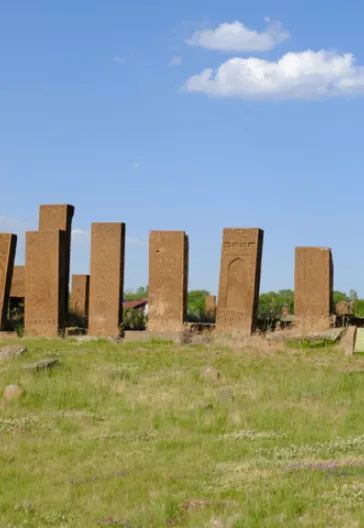 アニ遺跡からアフラトとアクダマルへの東アナトリアツアー