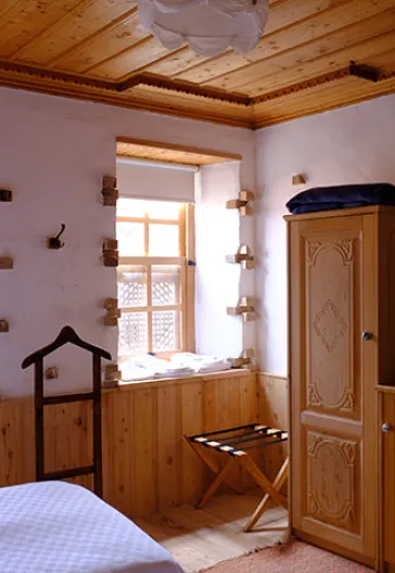 Тур по домам с пуговицами в Ормане